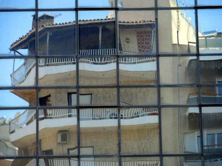 Μας διαλύουν τα «κοράκια»: Αλλάζουν όλα στους πλειστηριασμούς – Καμία προστασία για την πρώτη κατοικία